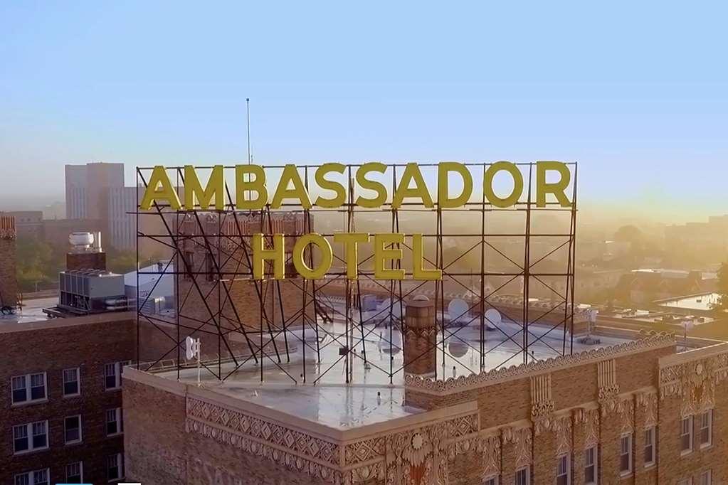 Ambassador Hotel 밀워키 외부 사진